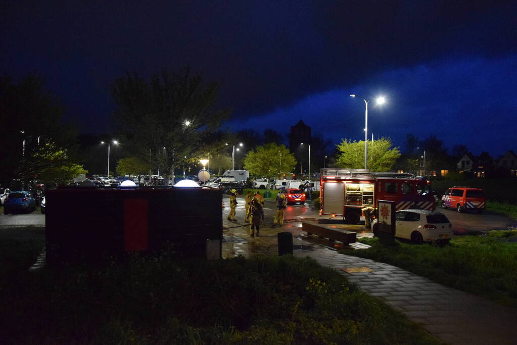 Flinke inzet voor smeulbrand op openbaar toilet