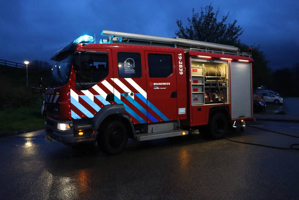 Flinke inzet voor smeulbrand op openbaar toilet