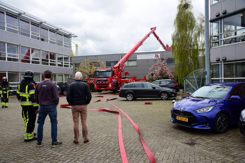 Zeer grote brand in bedrijfsverzamelgebouw