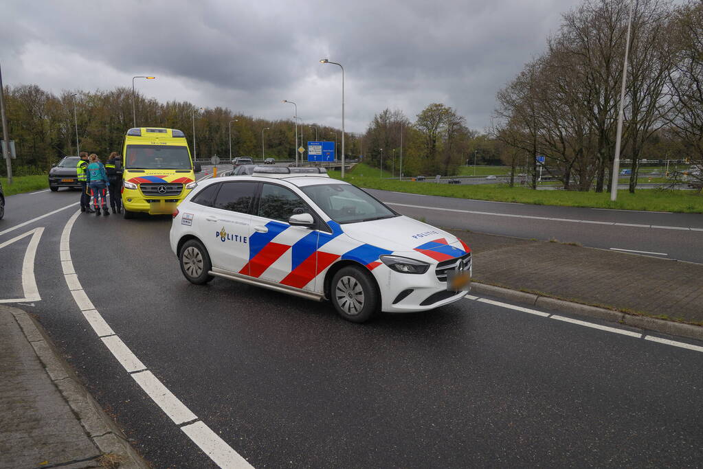 Bestuurder ziet andere auto over het hoofd bij het afslaan