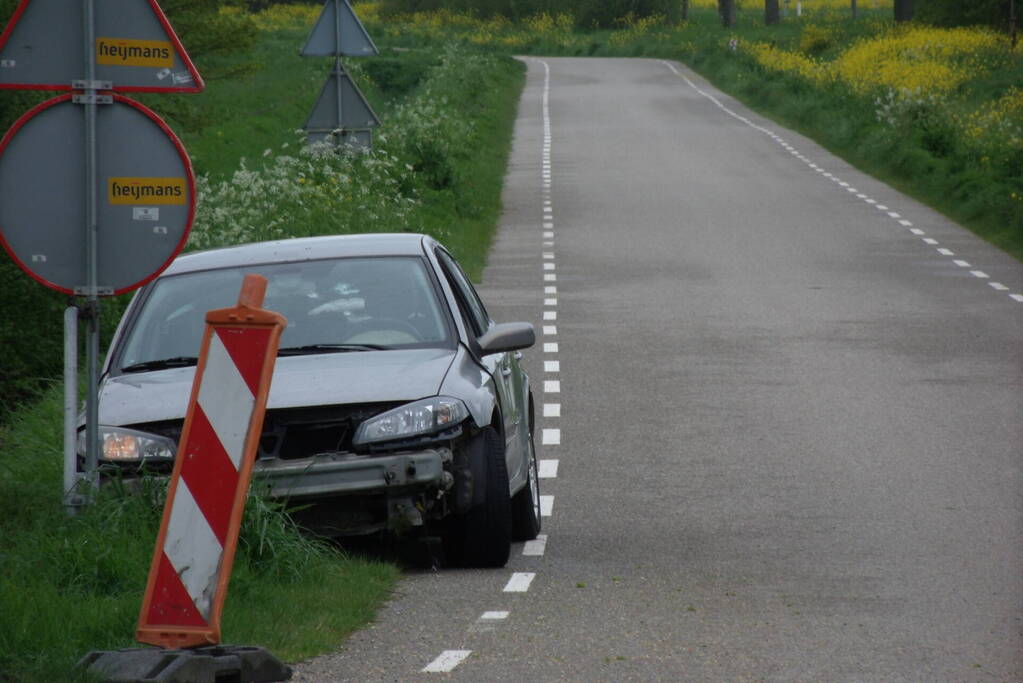 Auto flink beschadigd aangetroffen