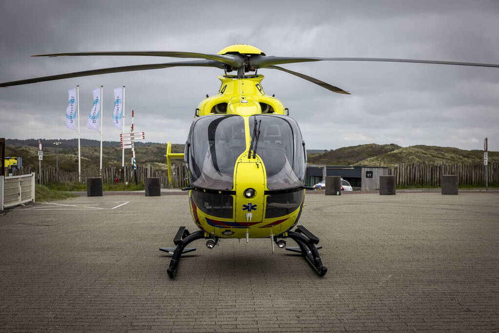 Traumahelikopter landt voor medische noodsituatie