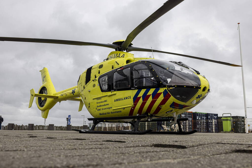 Traumahelikopter landt voor medische noodsituatie