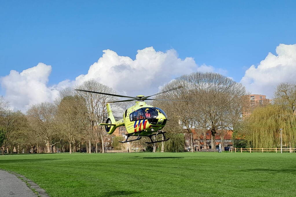 Traumaheli landt midden in woonwijk