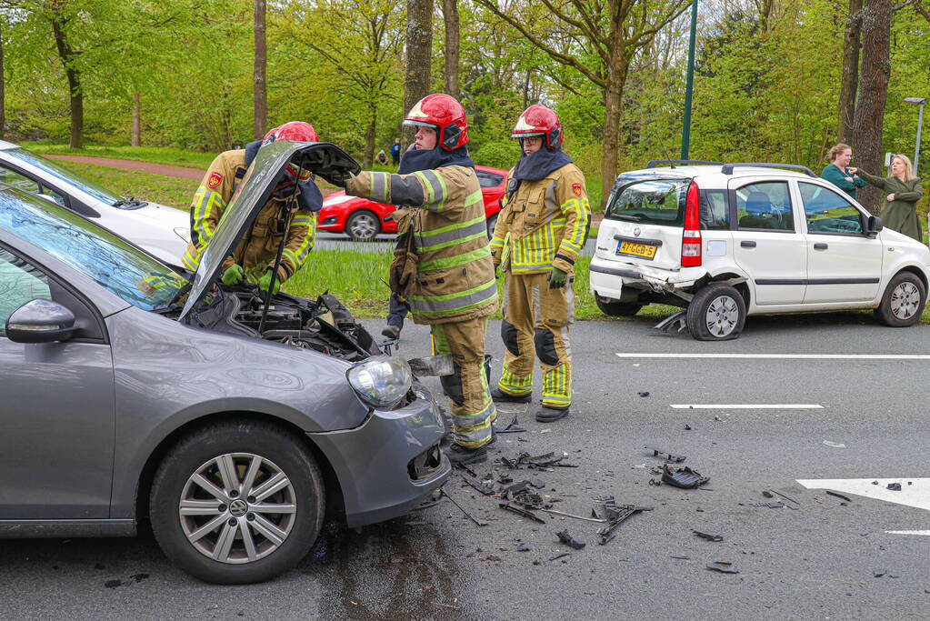 Drie personenwagens betrokken bij botsing