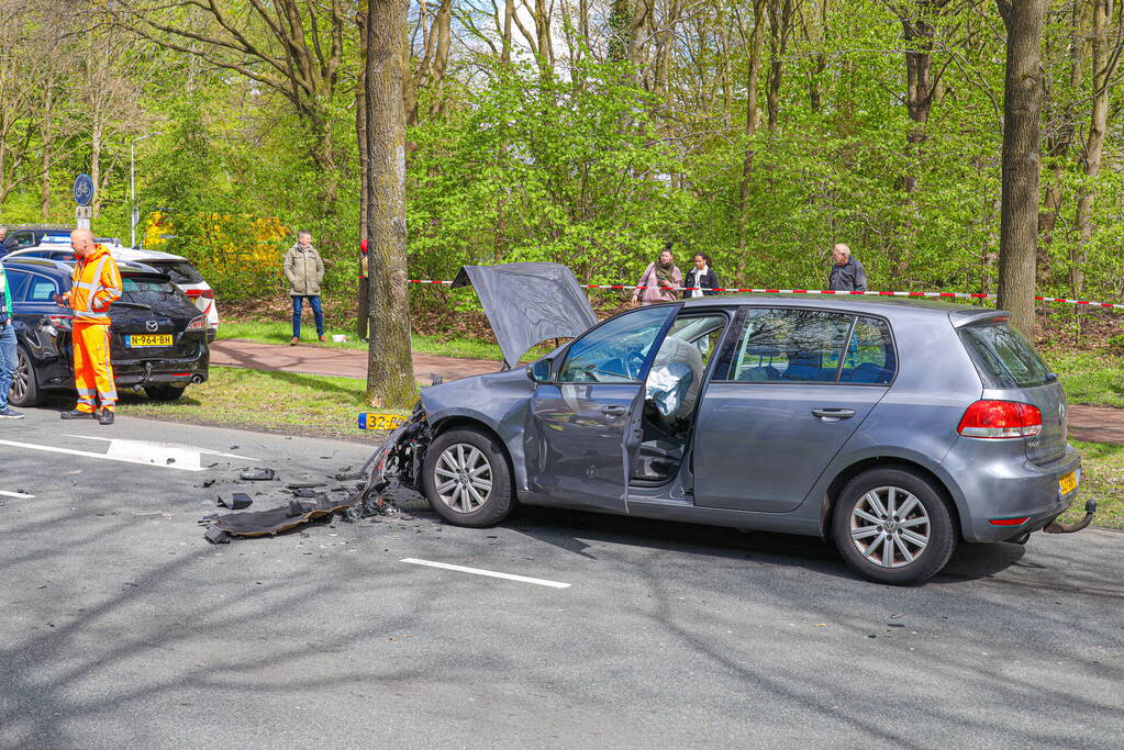 Drie personenwagens betrokken bij botsing