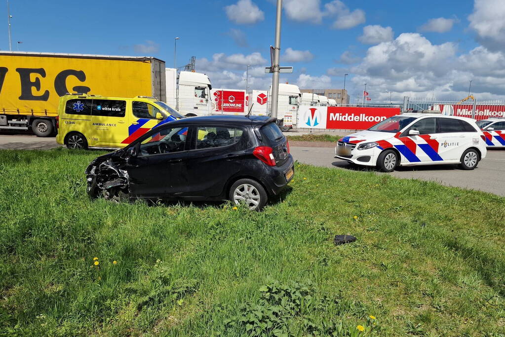 Veel schade bij botsing op kruising