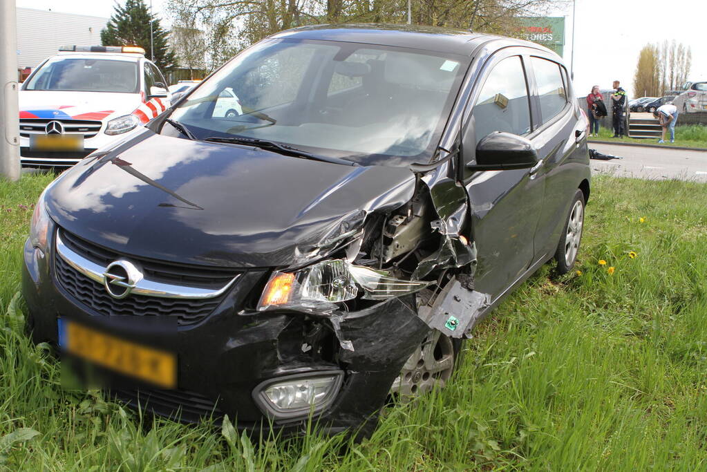 Veel schade bij botsing op kruising