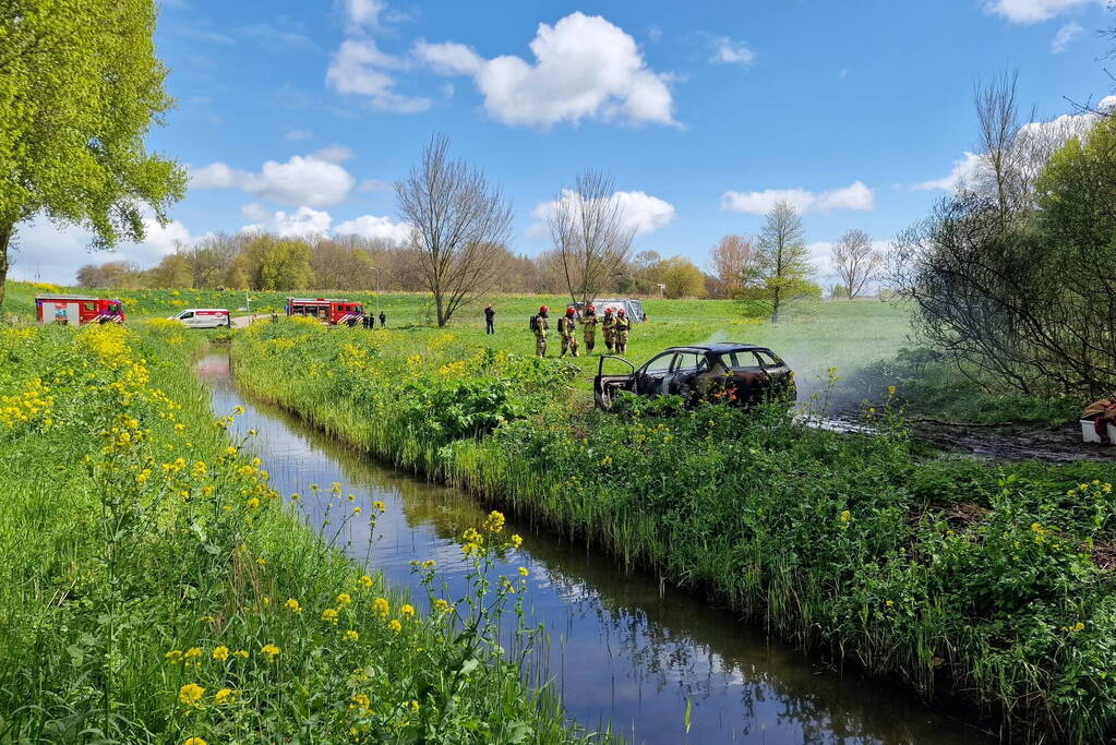 Auto verwoest door brand