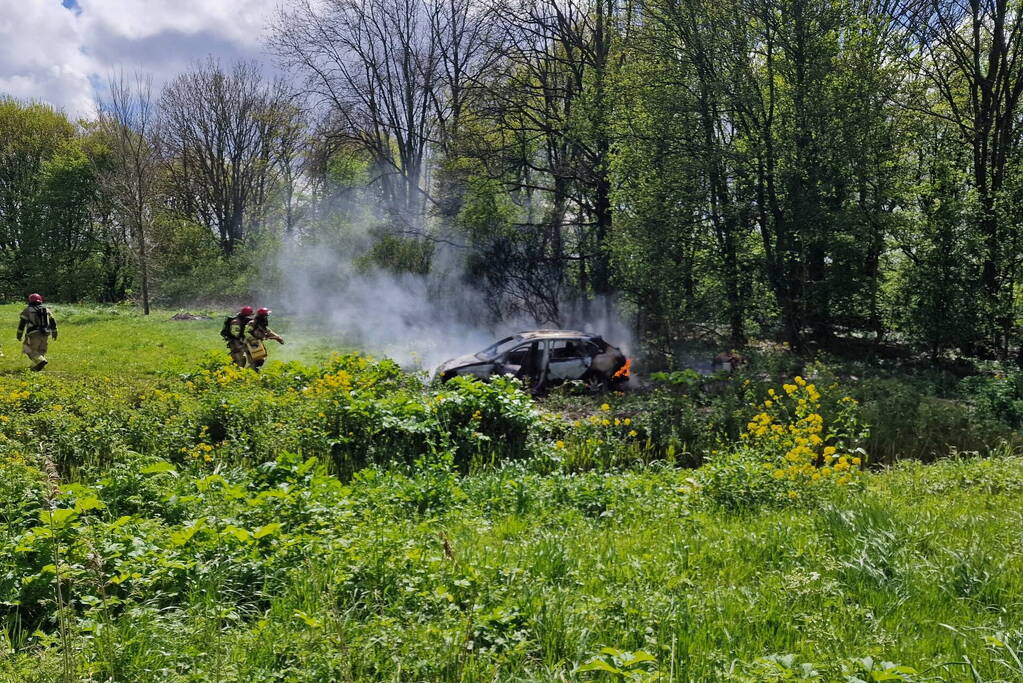 Auto verwoest door brand