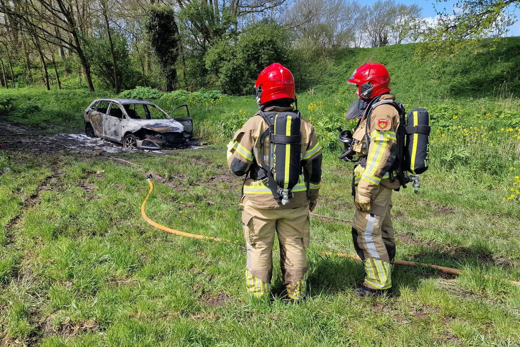 Auto verwoest door brand
