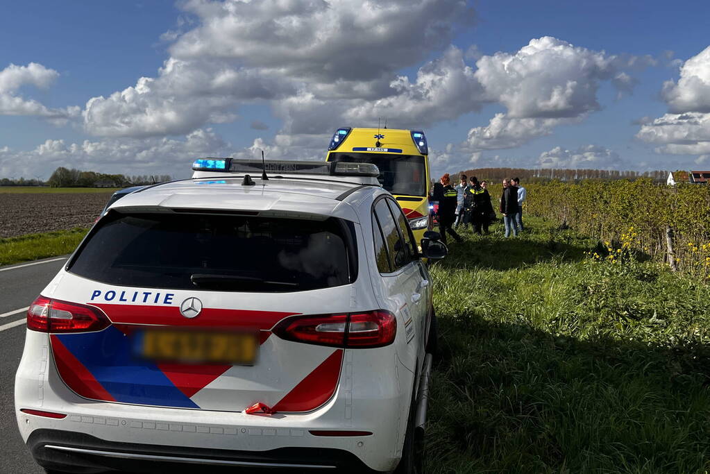 Auto belandt in sloot na ongeval