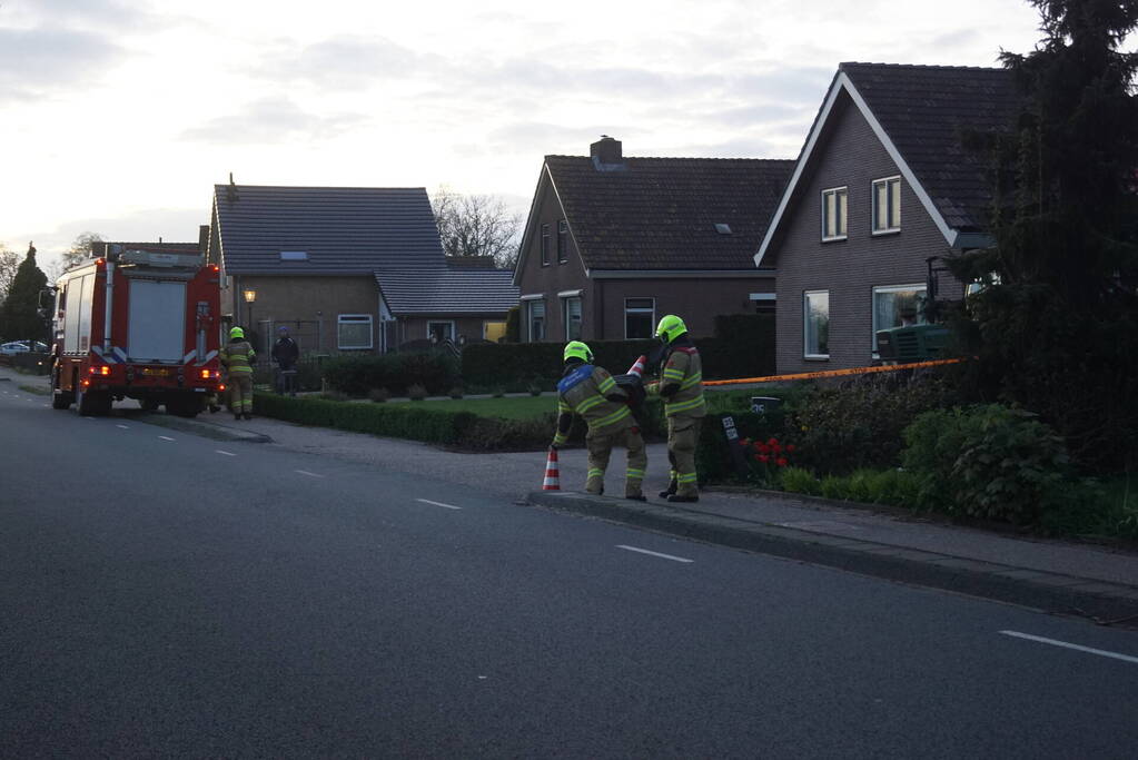 Brandweer verricht metingen bij gaslekkage