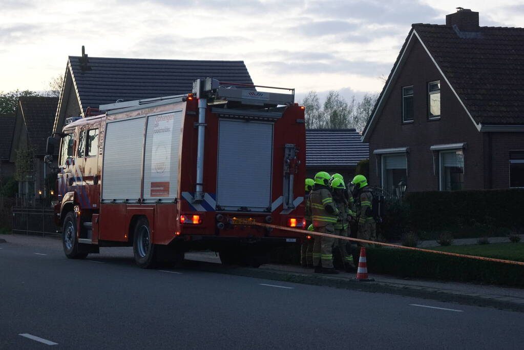 Brandweer verricht metingen bij gaslekkage