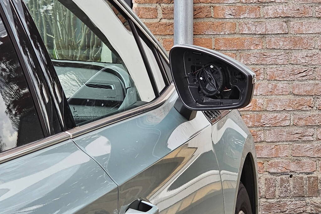 Meerdere onderdelen van voertuigen gestolen