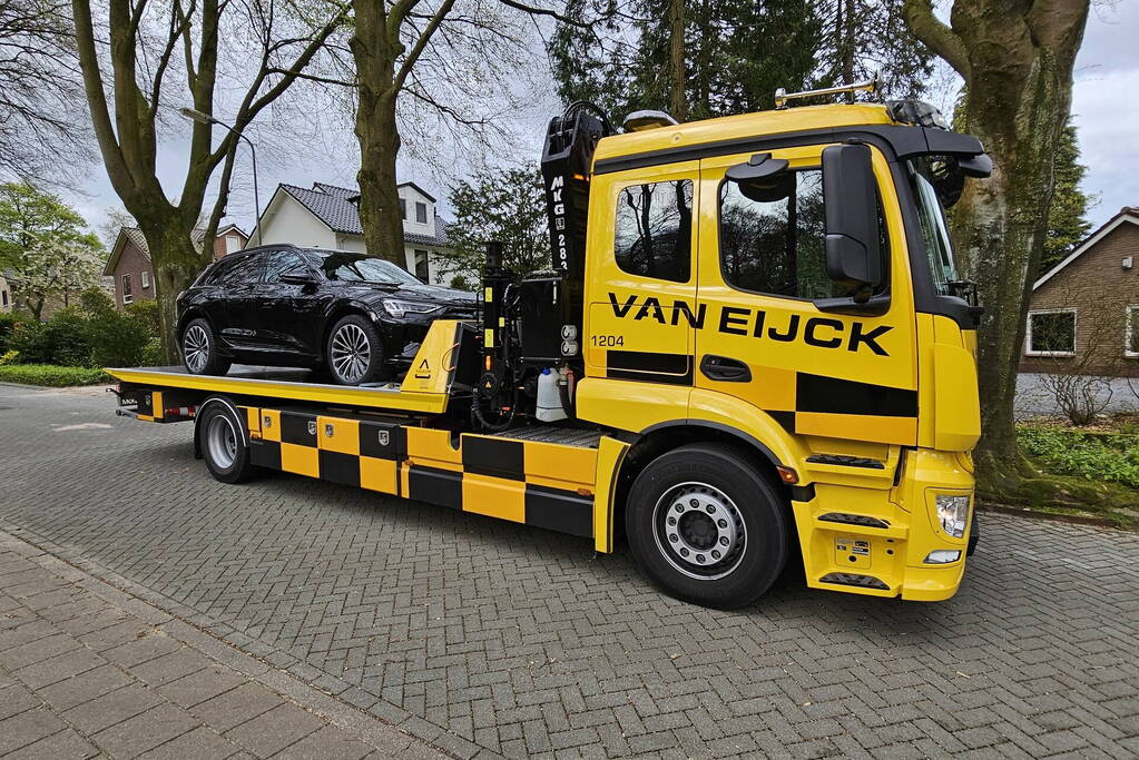 Meerdere onderdelen van voertuigen gestolen