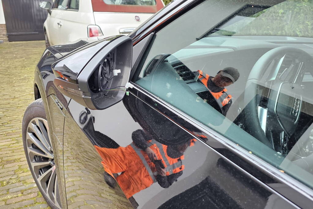 Meerdere onderdelen van voertuigen gestolen