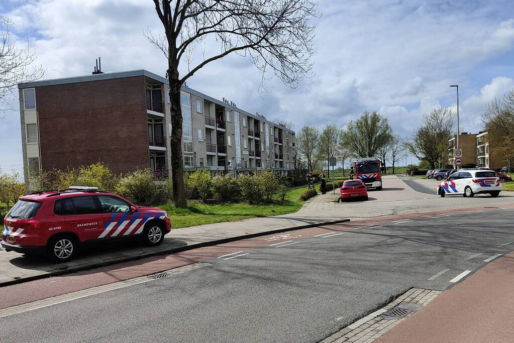 Brandweer ramt deur in van woning om gaslek