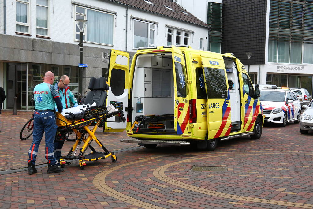 Scooterrijder gewond bij botsing met auto