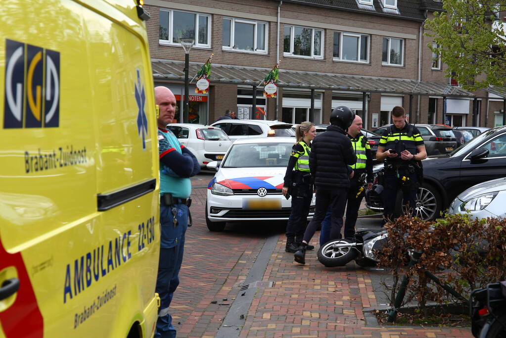 Scooterrijder gewond bij botsing met auto