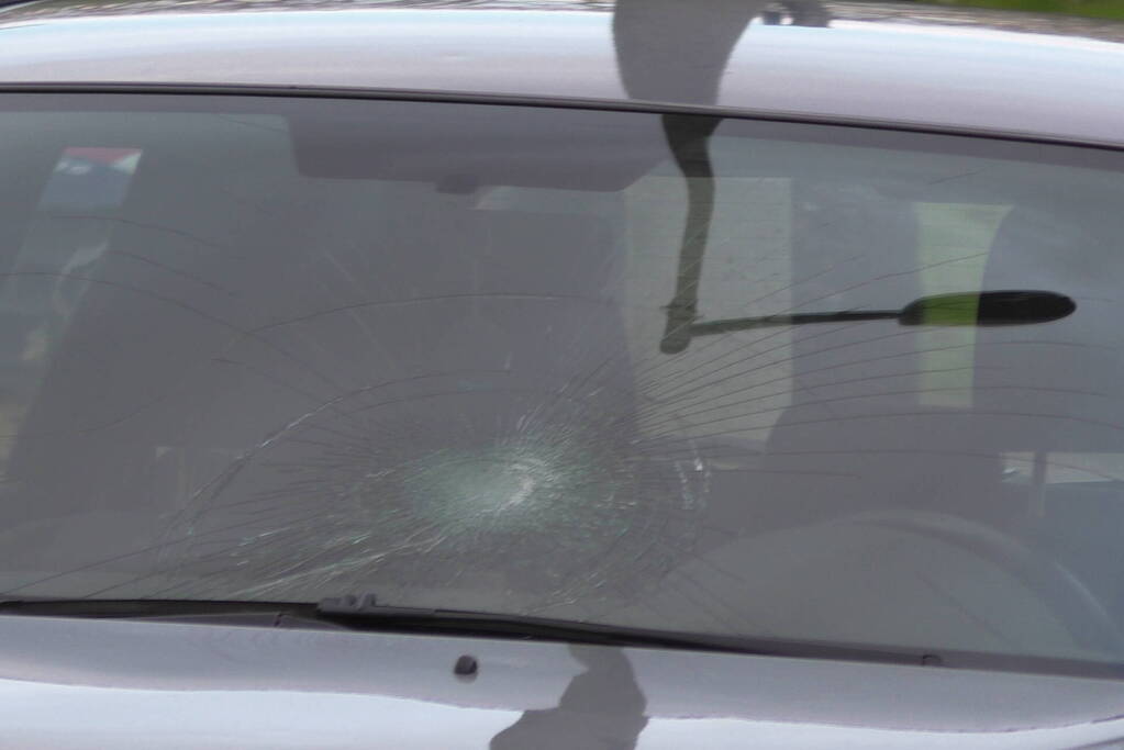 Fietser geschept door personenauto