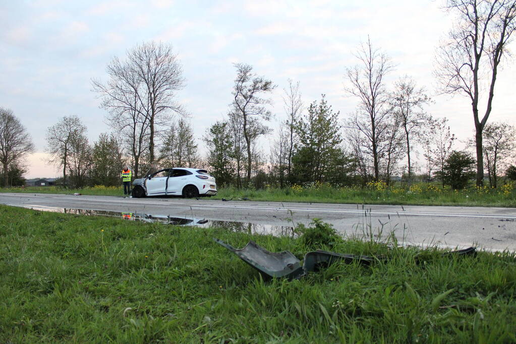 Auto uitgebrand na harde botsing