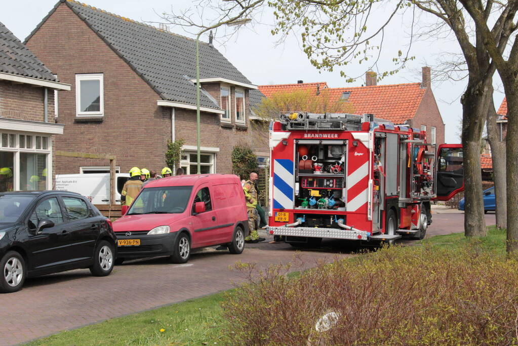 Brand in garage door sleutelen aan auto