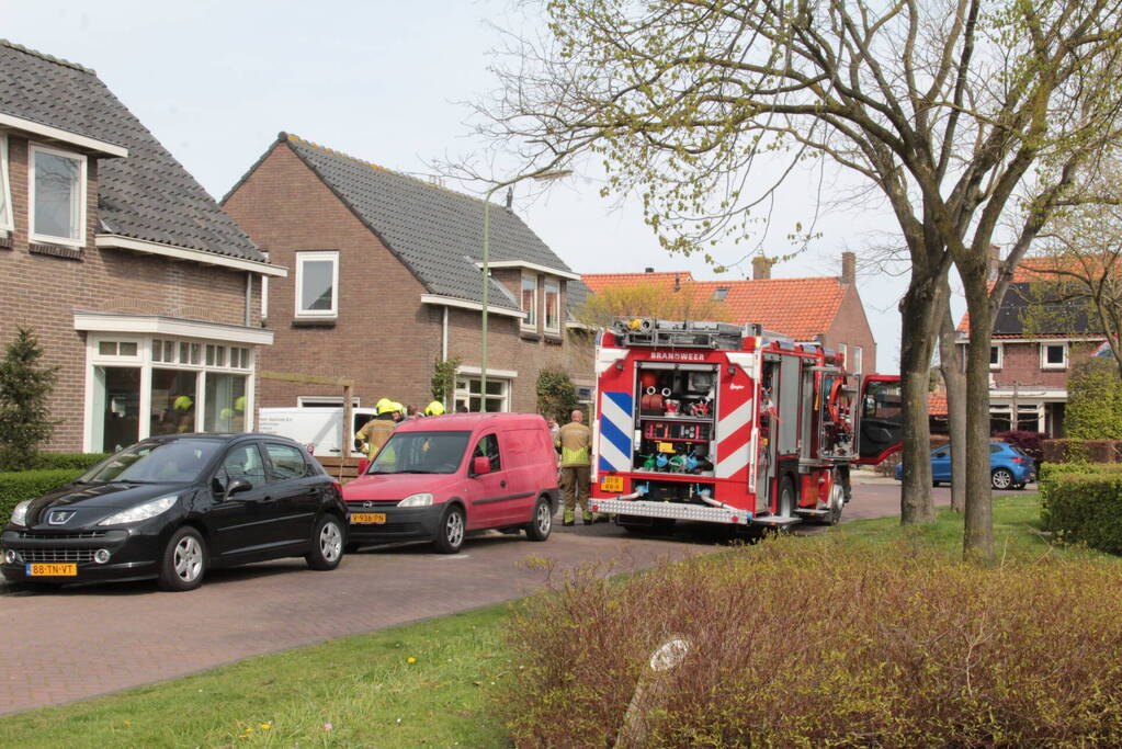 Brand in garage door sleutelen aan auto