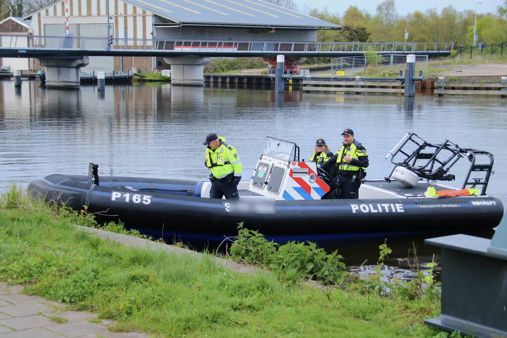 Traumahelikopter landt voor persoon te water