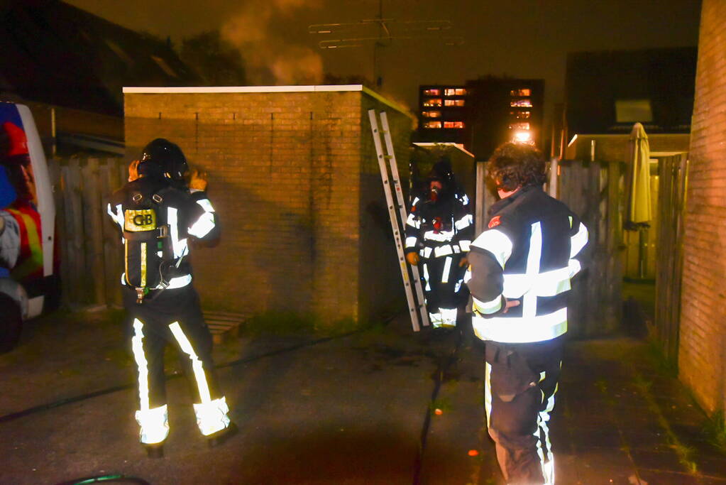 Flinke rook bij schuurbrand