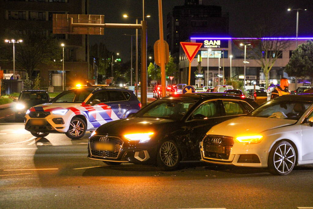 Aanhouding na aanrijding op kruising