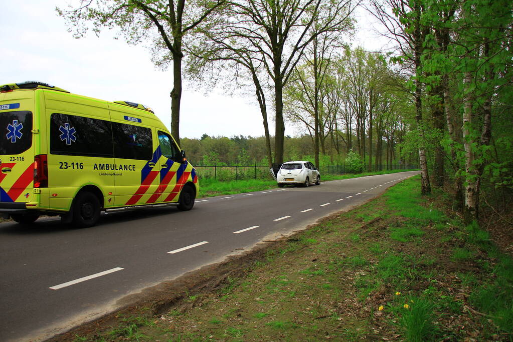 Flinke schade en twee gewonden na ongeval op kruising