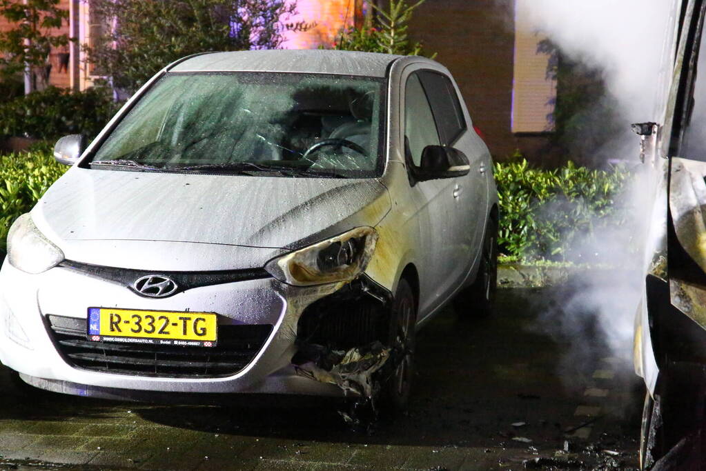 Bestelbus verwoest door brand