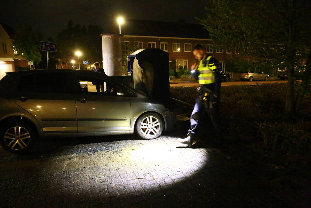 Auto en container in brand gestoken