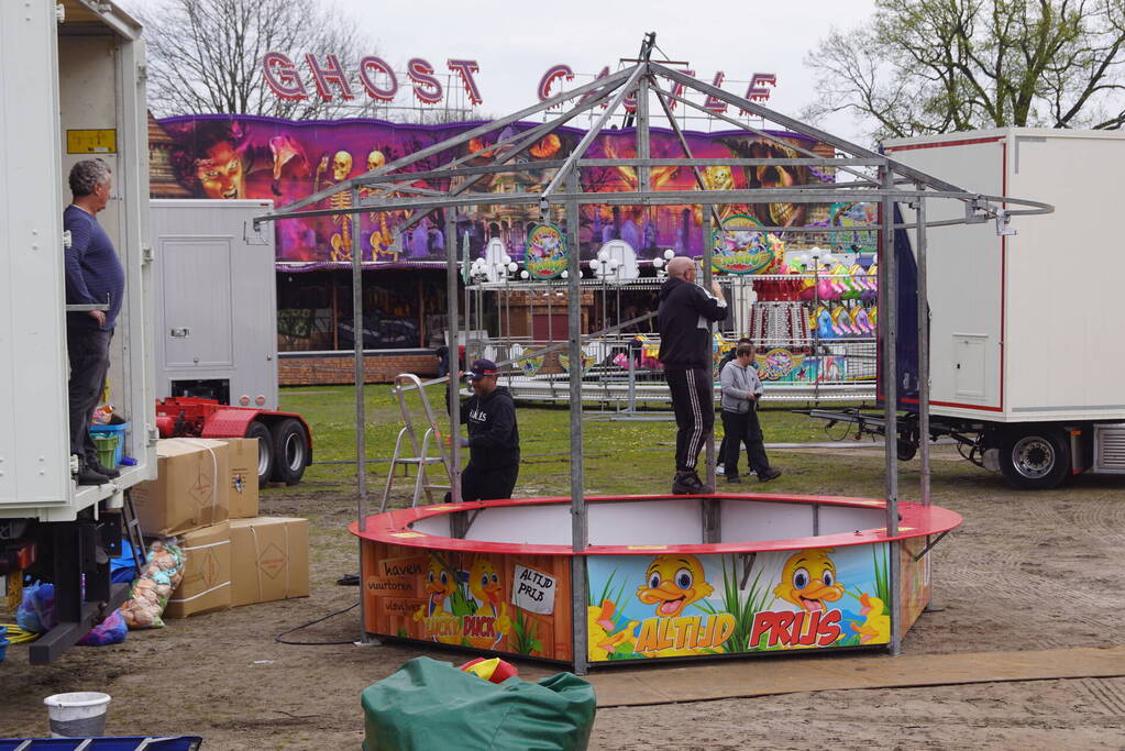 Opbouwen van kermis begonnen