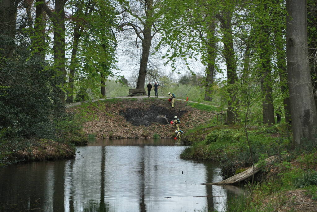 Brand in monumentaal parkbos De Braak