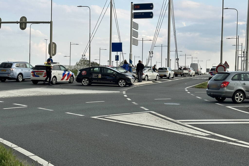 Botsing tussen twee voertuigen op kruising