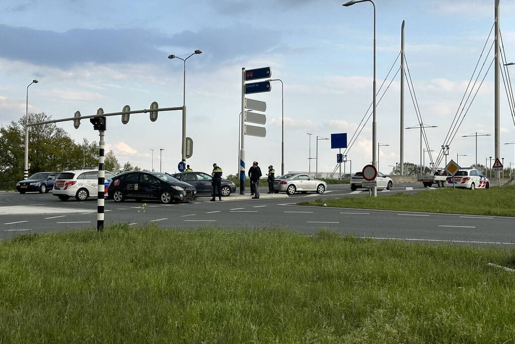 Botsing tussen twee voertuigen op kruising