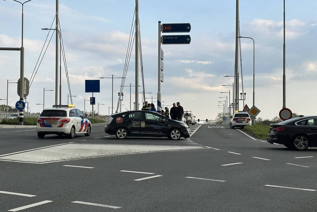 Botsing tussen twee voertuigen op kruising