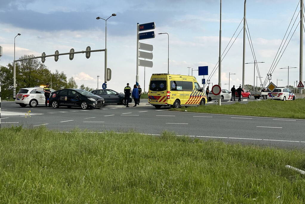 Botsing tussen twee voertuigen op kruising