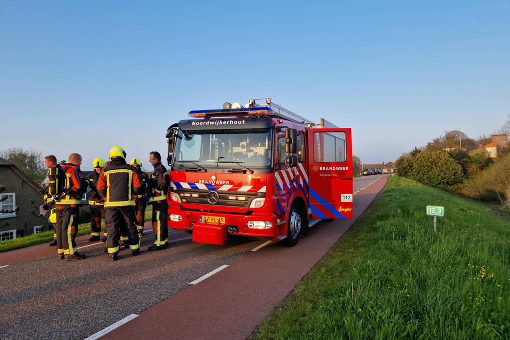 Brand in rietenkap van woning