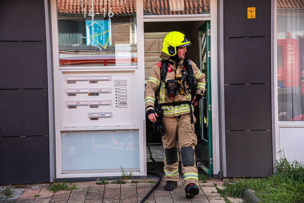 Brand in slaapkamer van portiekwoning