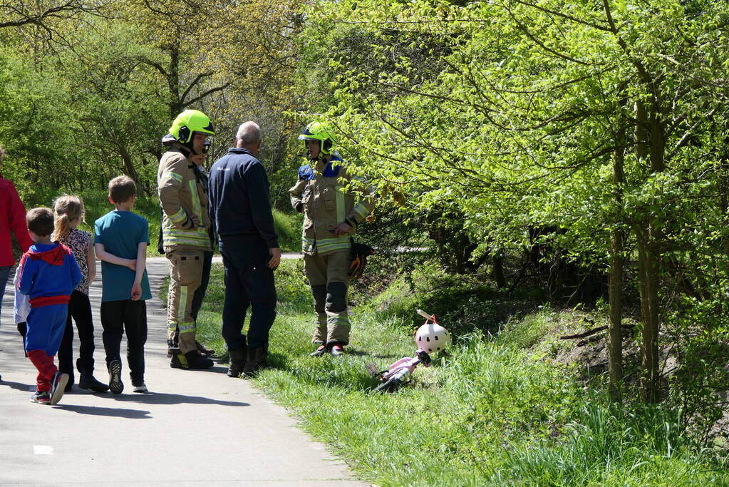 Onderzoek naar aantroffen kinderfiets langs waterkant Vakantiepark Molecaten Park Waterbos
