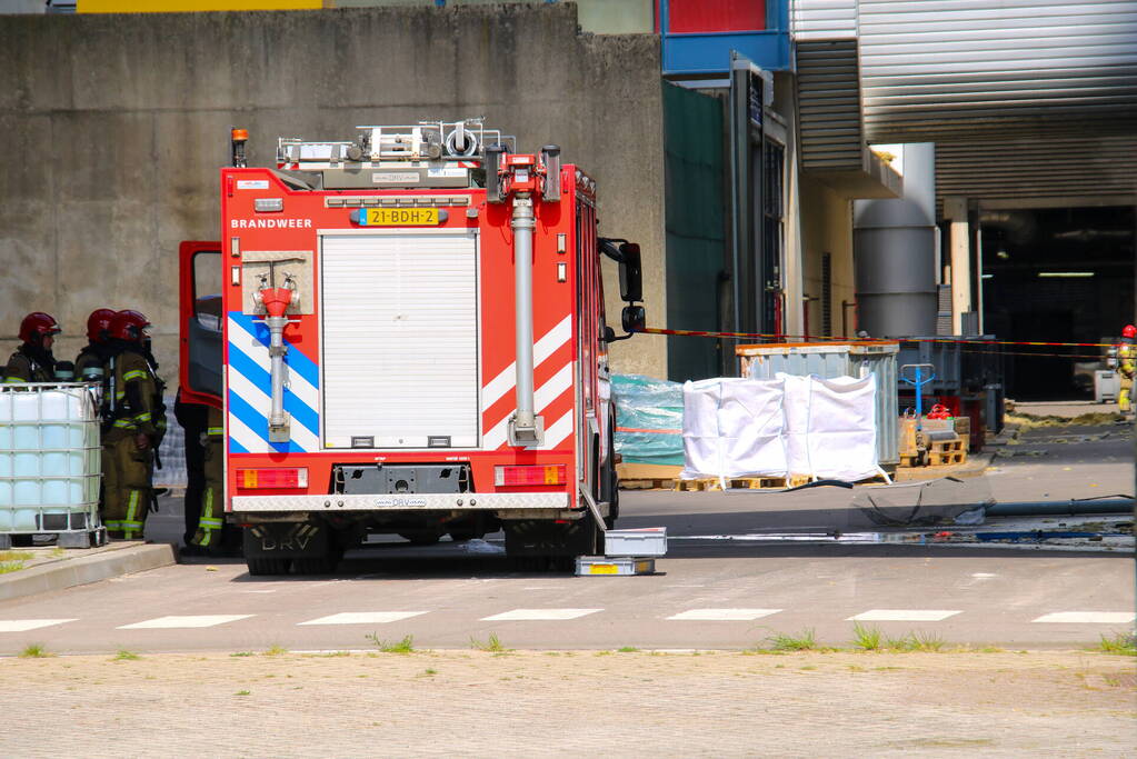Bedrijf ontruimd na explosie
