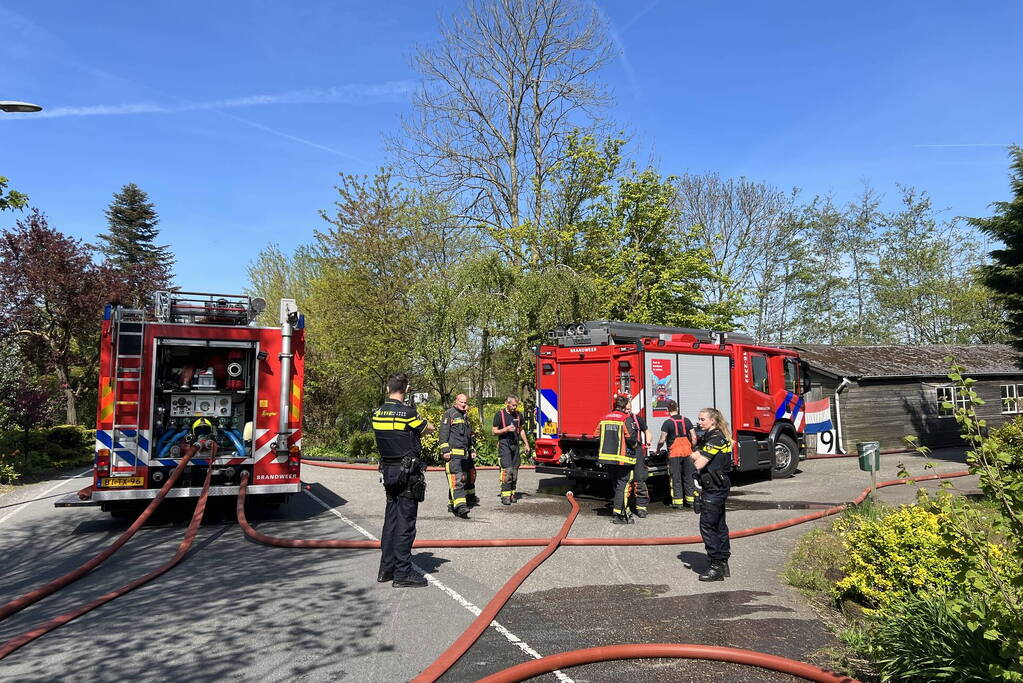 Veel rook bij uitslaande brand