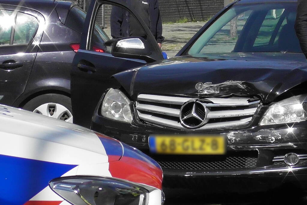 Een gewonde bij botsing op kruising