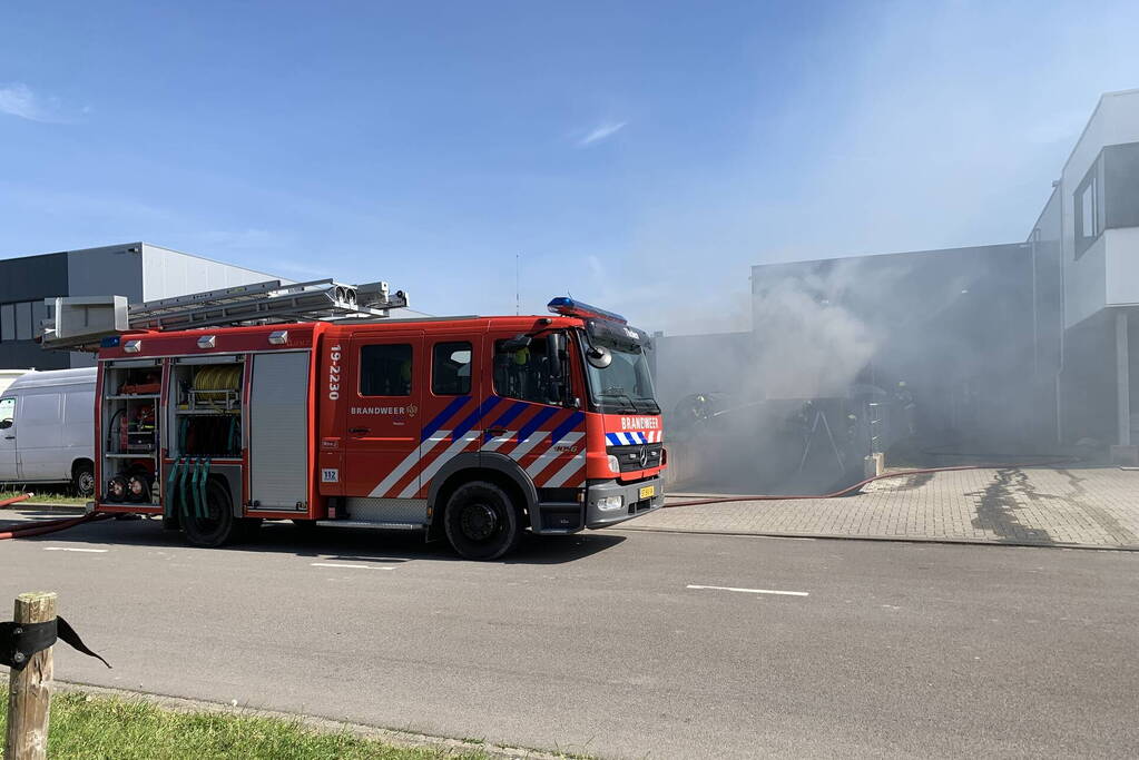 Flinke rookontwikkeling bij brand in haakarm container