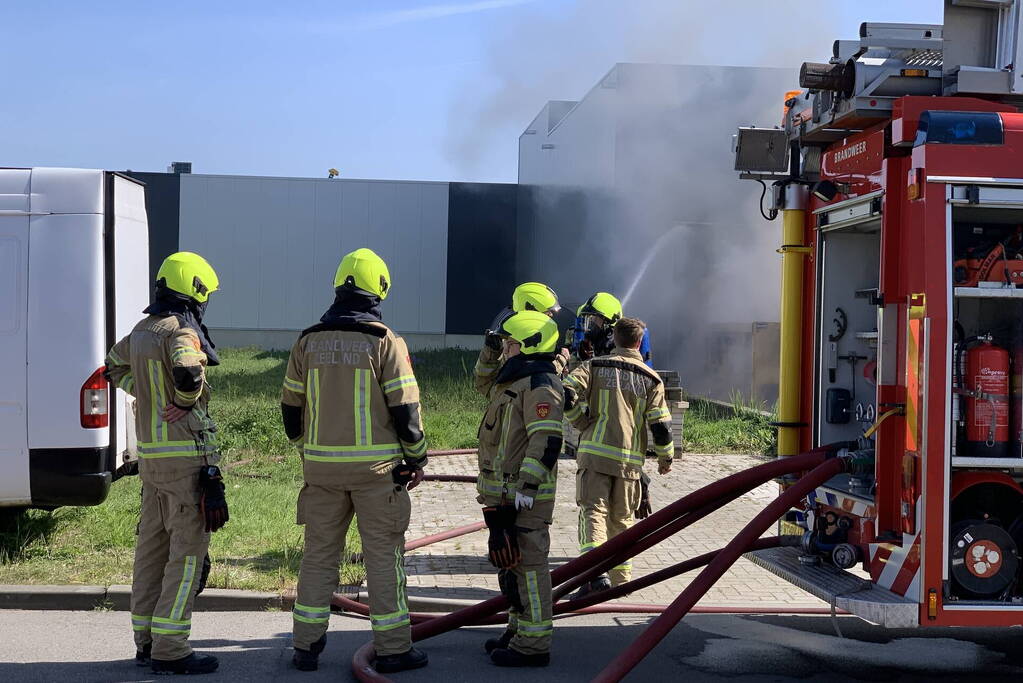 Flinke rookontwikkeling bij brand in haakarm container