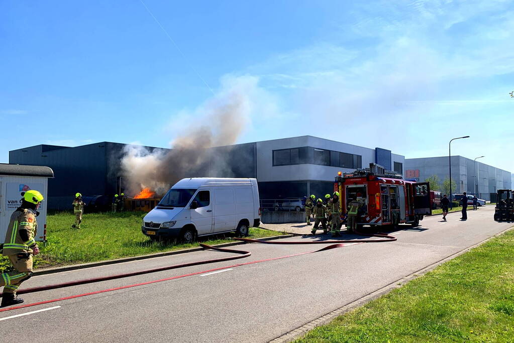 Flinke rookontwikkeling bij brand in haakarm container