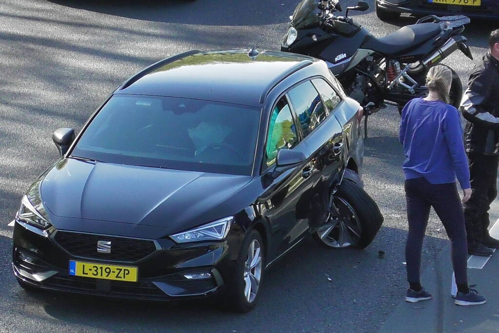 Flinke file op snelweg door verkeersongeval